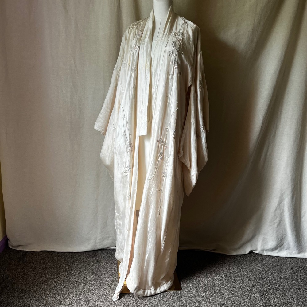 Antique Vantine's Fifth Avenue Silk Embroidered Kimono Robe Edwardian 1920s